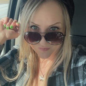 Meet your Posher, Lee